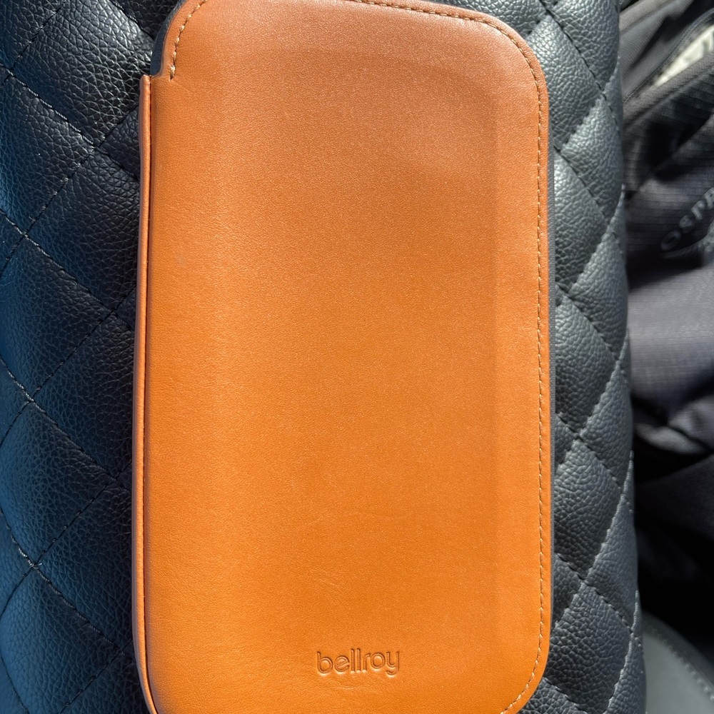 Bellroy all conditions phone pocket plus